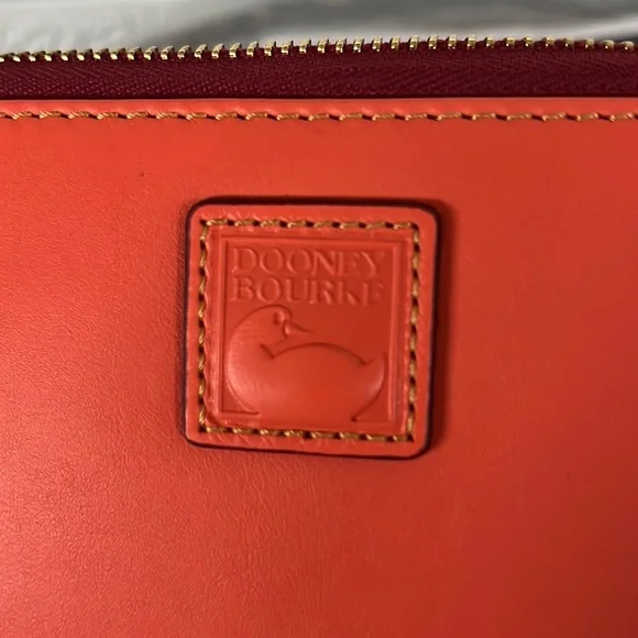 FLORENTINE LARGE ZIP AROUND WRISTLET - Picture 9 of 14